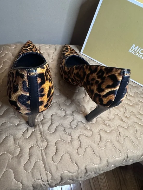 Michael Kors Leopard Print Pointed-Toe Pumps - Brown/Black size 9.5 - Picture 3 of 7